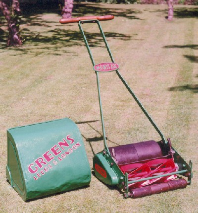 There is some discussion as to whether this Greens Monitor is authentic or not because it does not have the tubular looped handles.