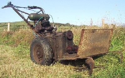 The later versions of the Atco Scythe had two wheels and the cutter mounted at the front. Image courtest of Brian Bloom.