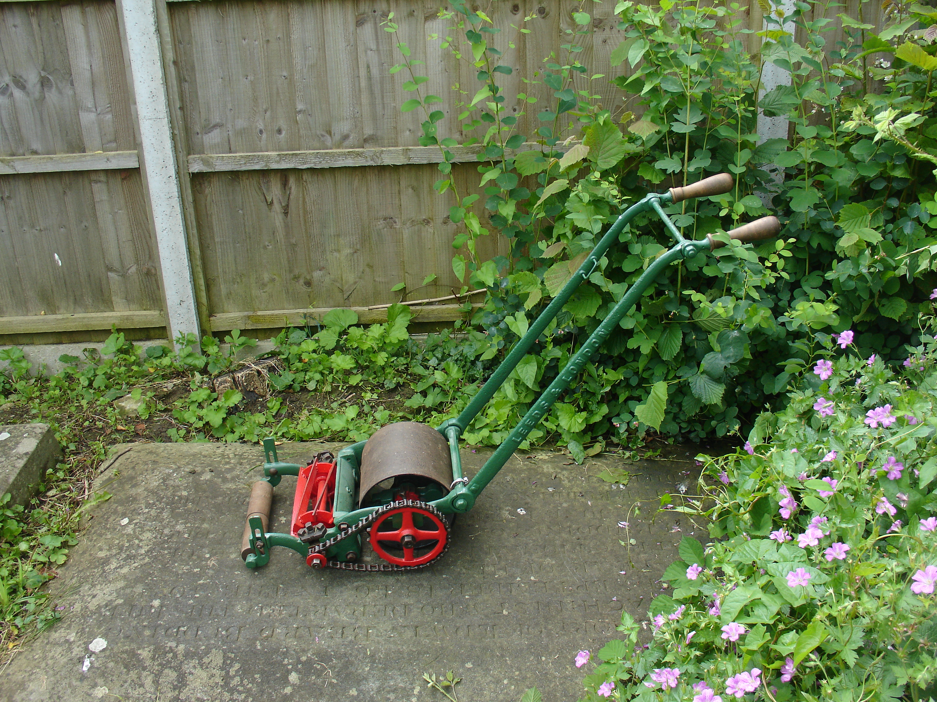 Edwin Beard Buddings Grave | The Old Lawnmower Club